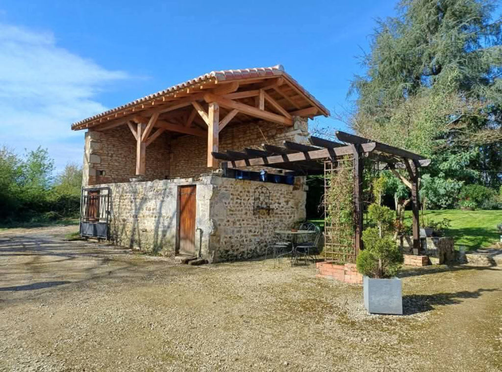 Surélévation et création complète d’une toiture à Chasseneuil-sur-Bonnieure