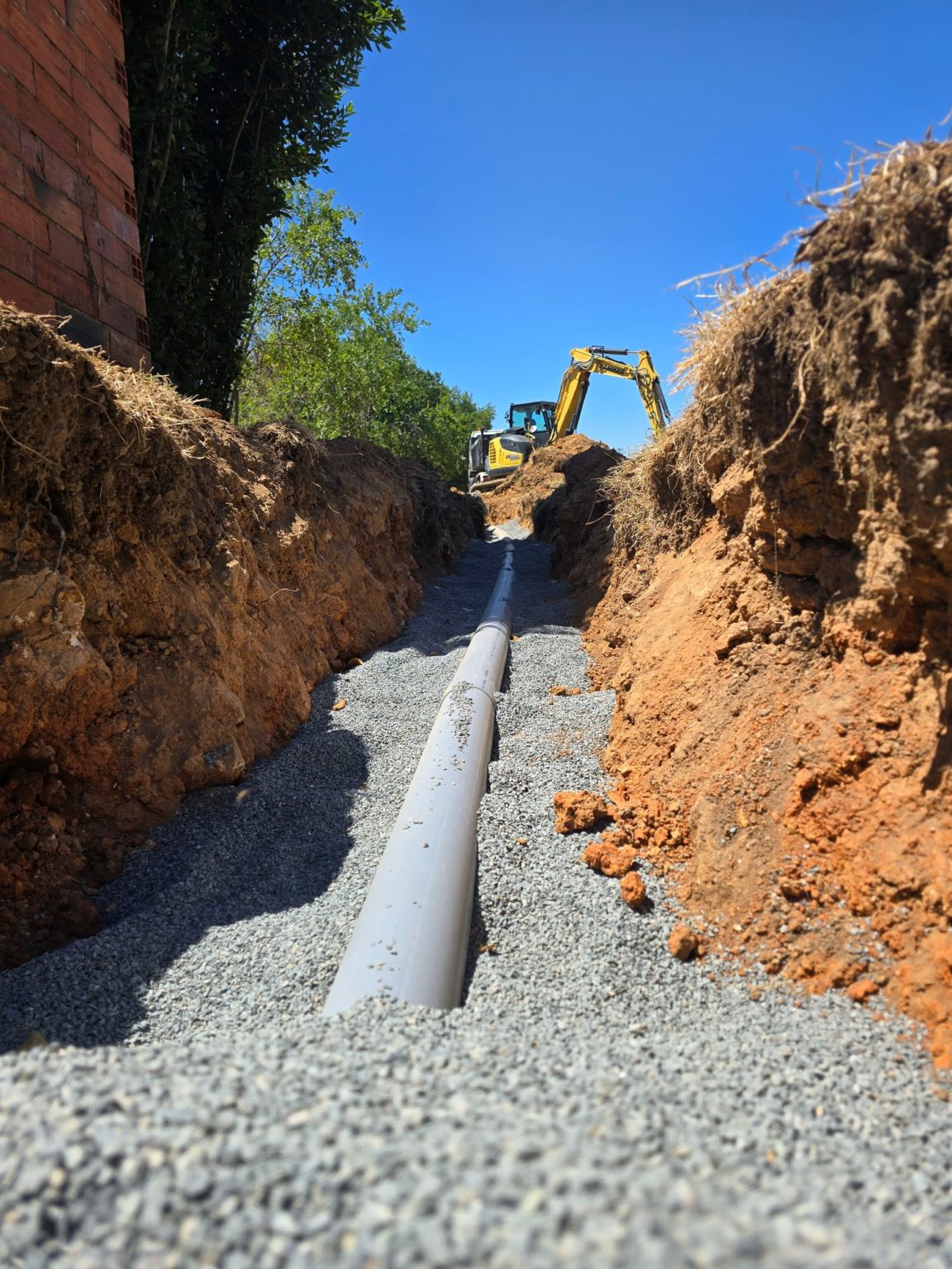 Tranchée d'épandage avec drain sur gravier, Mornac