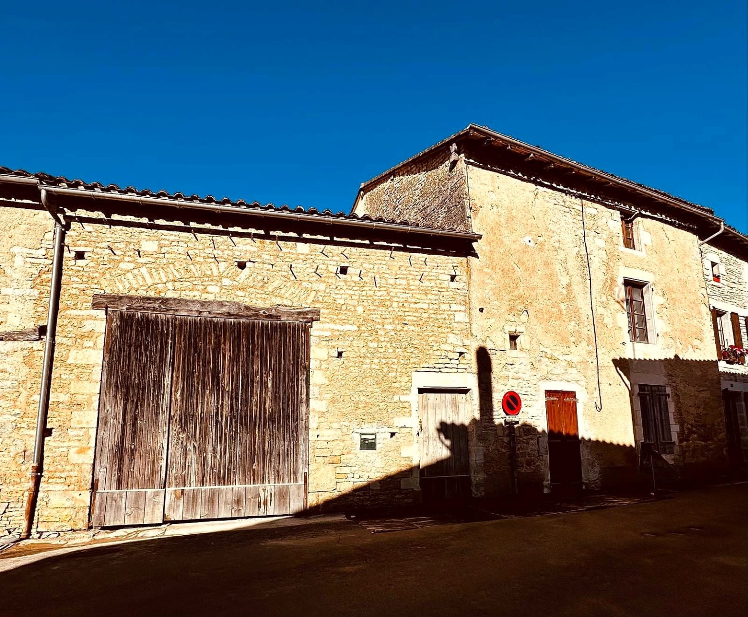Avant travaux : ravalement de façade en pierre à Verteuil-sur-Charente (GENET BATIMENT)