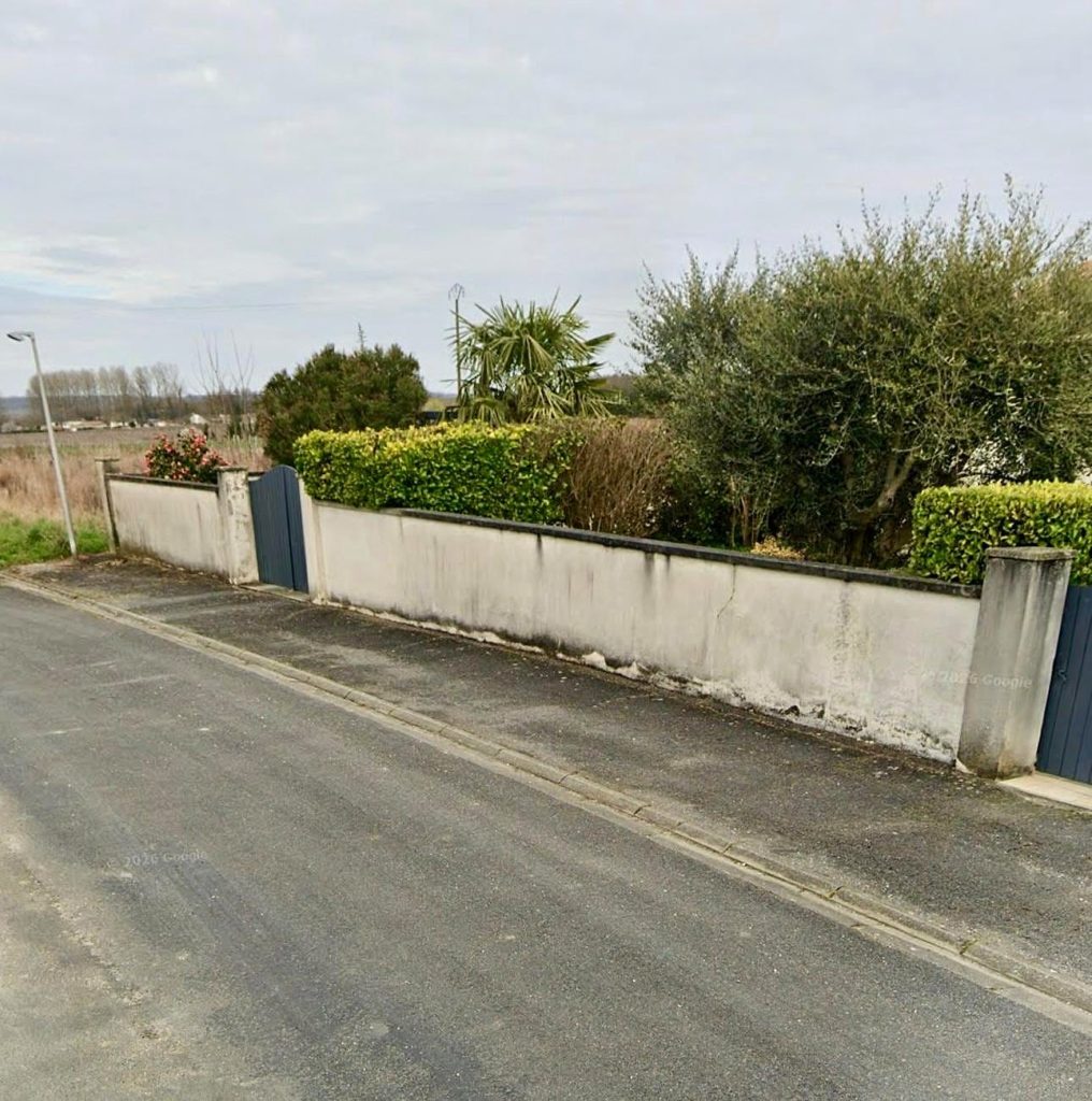Avant travaux : mur de clôture enduit à Saint-Maurice-des-Lions (GENET BATIMENT)