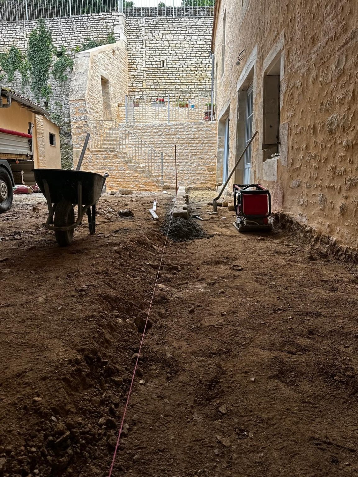 Cour intérieure avant travaux, Verteuil-sur-Charente