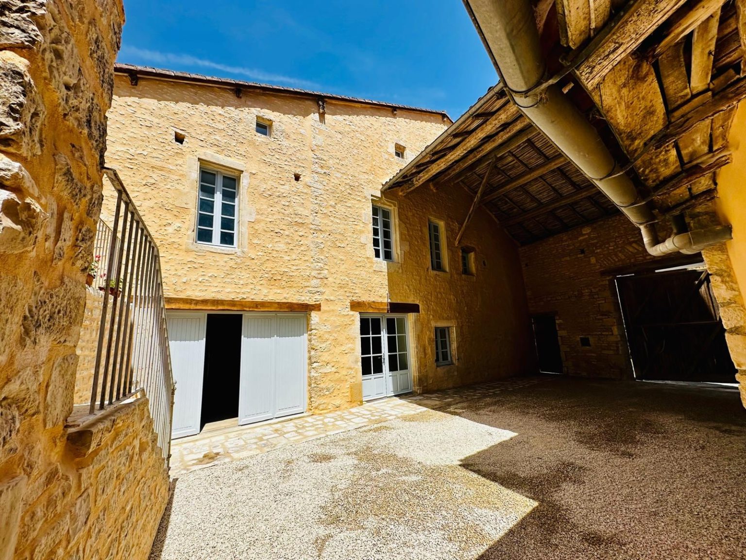 Cour intérieure terminée, Verteuil-sur-Charente