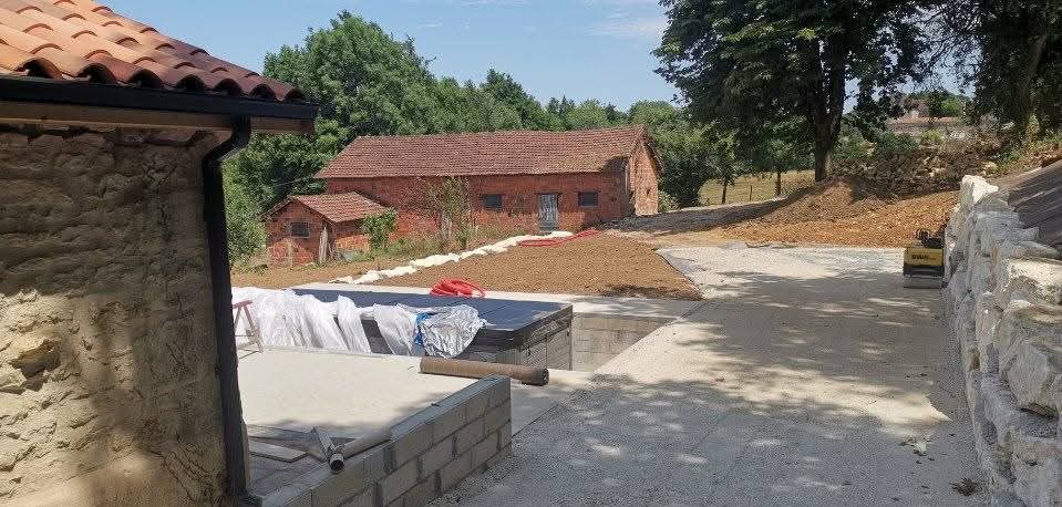 Création d’une allée devant la maison à Beaulieu-sur-Sonnette
