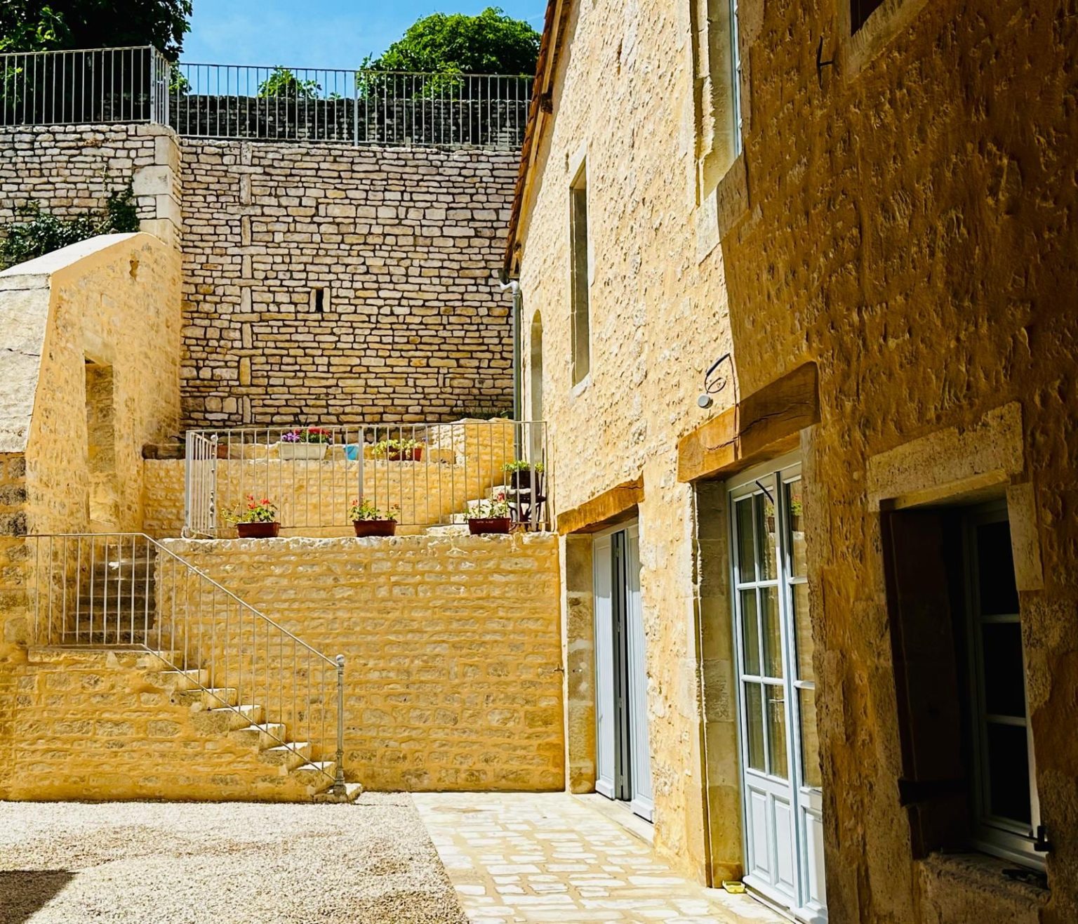 Murs de soutènement et escalier en pierre, Verteuil-sur-Charente