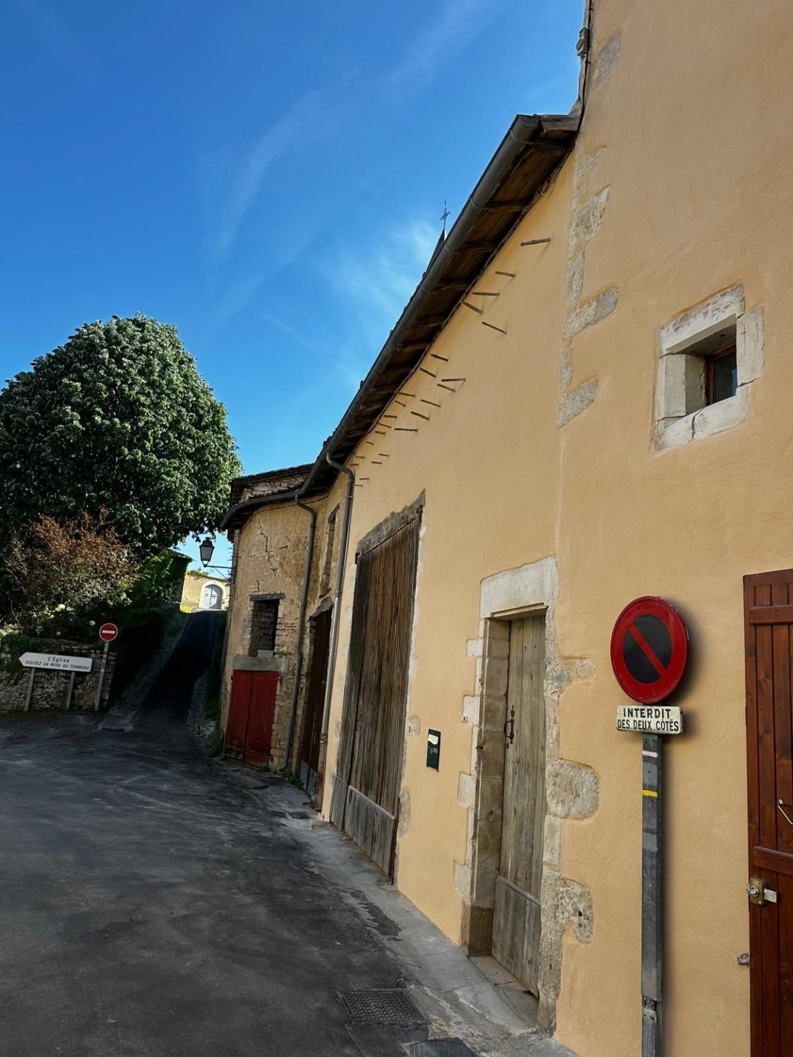 Pignon enduit en bord de rue, Verteuil-sur-Charente