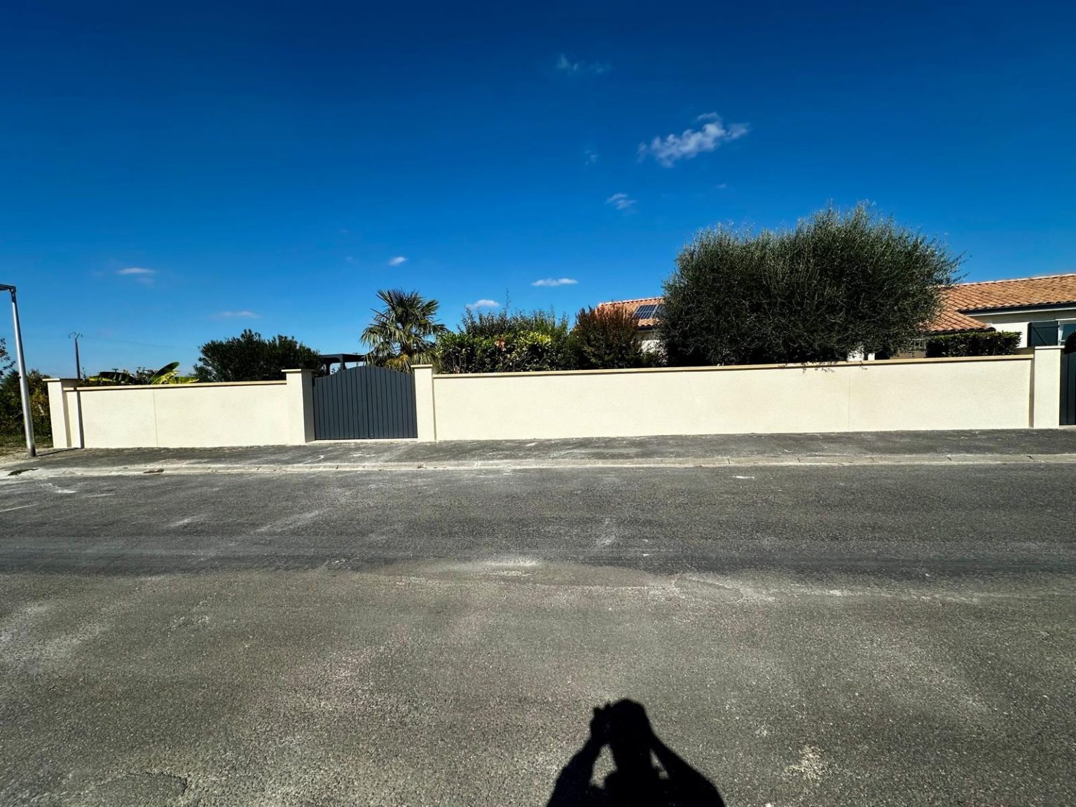 Article : Mur de clôture enduit à Saint-Maurice-des-Lions