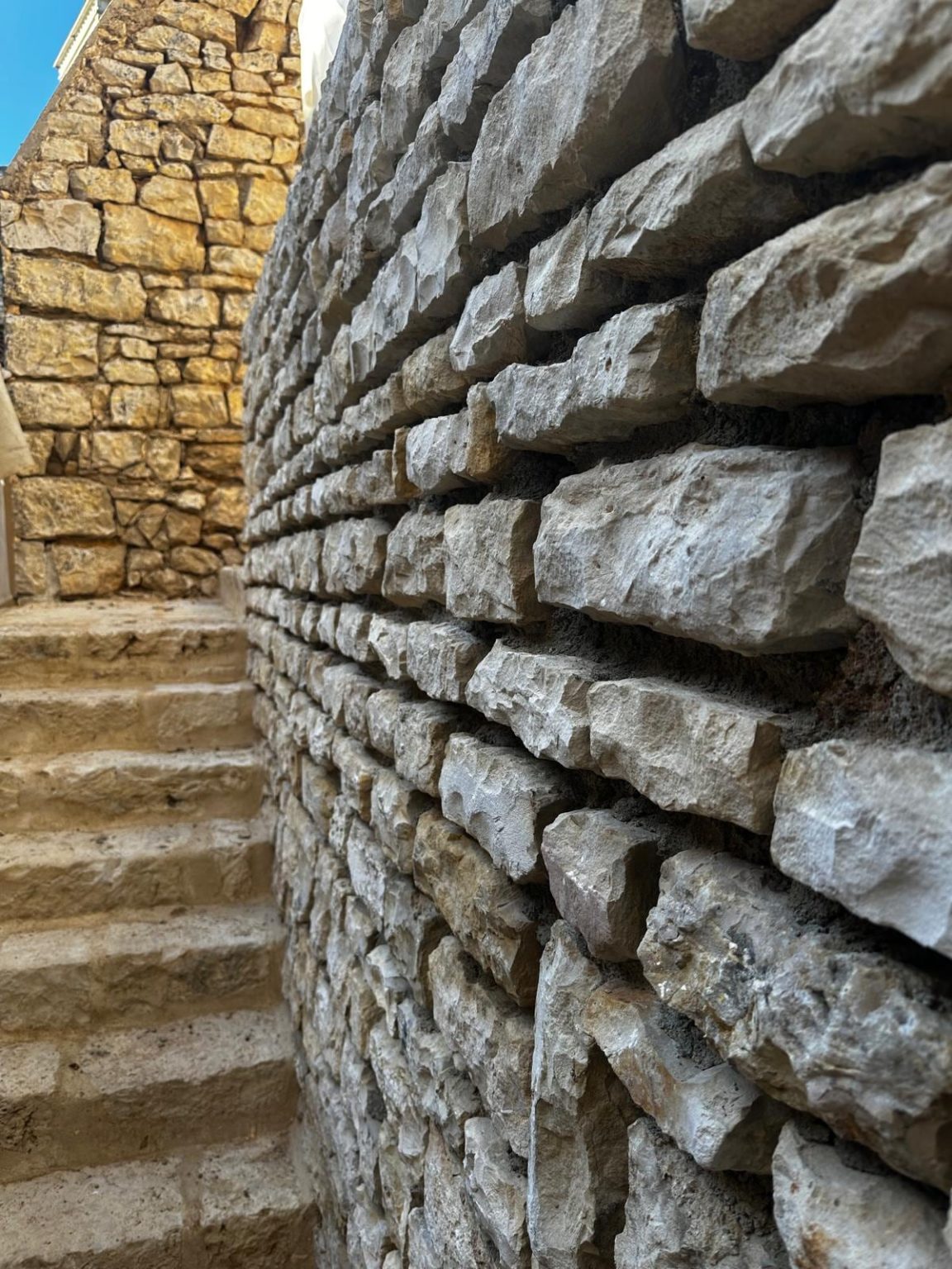 Mur en pierre rejointoyé, Verteuil-sur-Charente