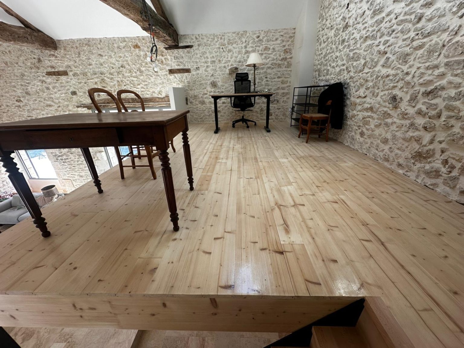 Article : Pierres apparentes et parquet vitrifié à Gond-Pontouvre