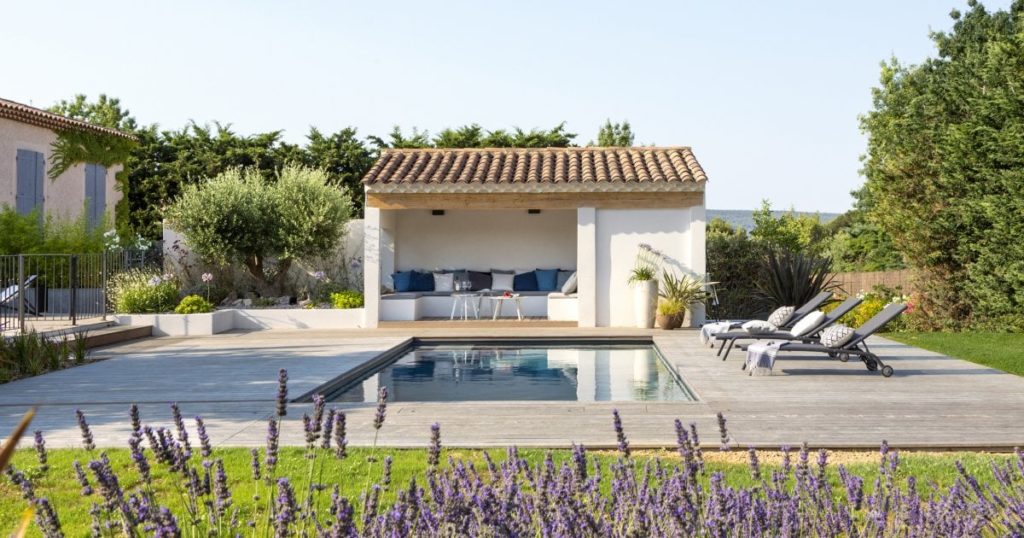 Article : Piscine et aménagement extérieur à La Couronne