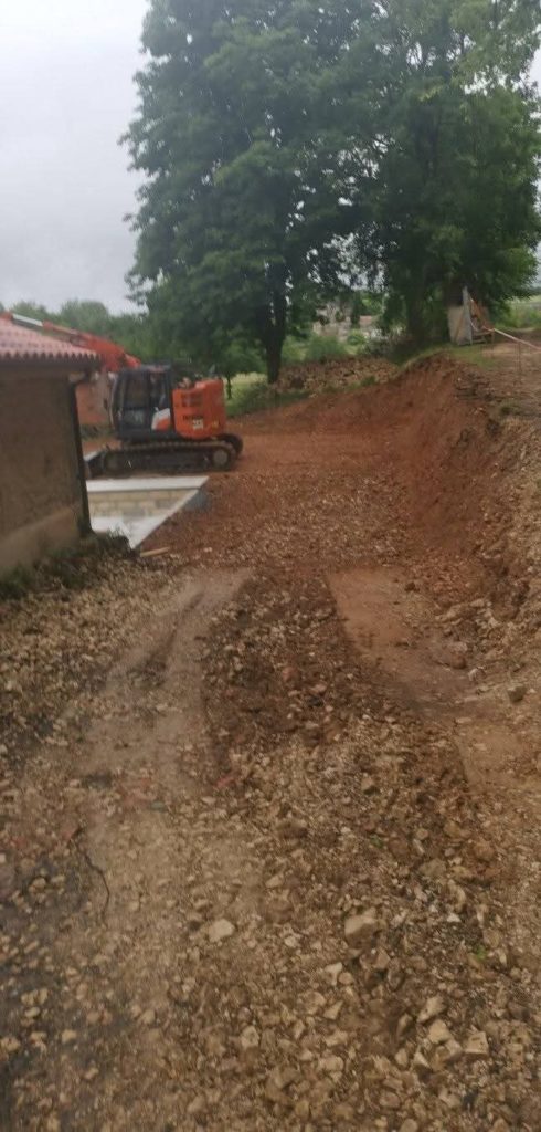 Tracé de l’allée en cours de terrassement, Beaulieu-sur-Sonnette