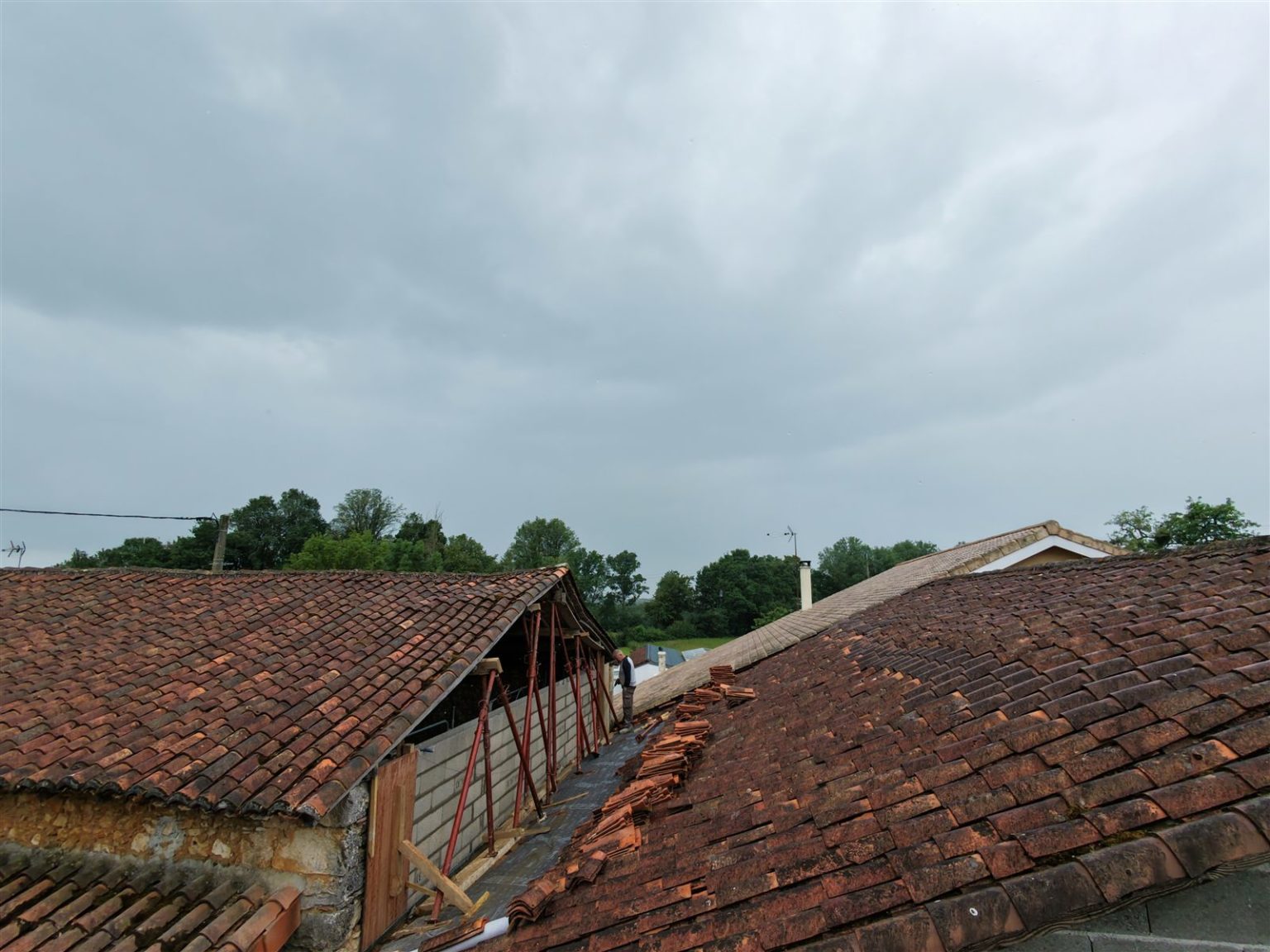 Toitures de la grange à Verteuil-sur-Charente